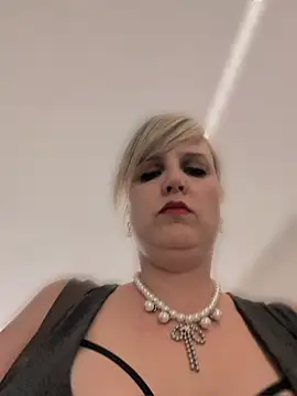 Snapshot of Sexybiene969 chatting on 05-19-26, 04:13 Sexybiene969 online show from 05-19-26, 04:13