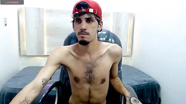 Snapshot of Dirty_Kingg chatting on 02-14-25, 10:25 Dirty Kingg online show from 02-14-25, 10:25