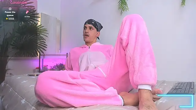 Snapshot of Dirty_Kingg chatting on 10-12-25, 08:19 Dirty Kingg online show from 10-12-25, 08:19