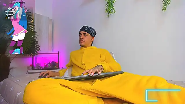 Snapshot of Dirty_Kingg chatting on 10-13-25, 08:09 Dirty Kingg online show from 10-13-25, 08:09