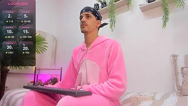 Snapshot of Dirty_Kingg chatting on 10-19-25, 08:42 Dirty Kingg online show from 10-19-25, 08:42