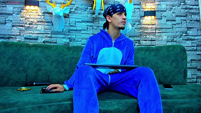 Snapshot of Dirty_Kingg chatting on 11-15-25, 09:11 Dirty Kingg online show from 11-15-25, 09:11