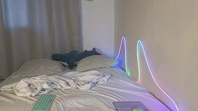 Julian wins online show from 04-03-26, 01:03