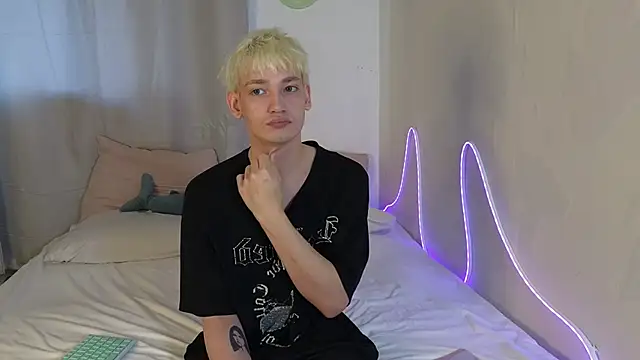 Julian wins online show from 04-04-26, 01:26