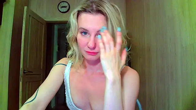 Snapshot of Caramel_piegirl chatting on 07-12-26, 08:44 Caramel piegirl online show from 07-12-26, 08:44