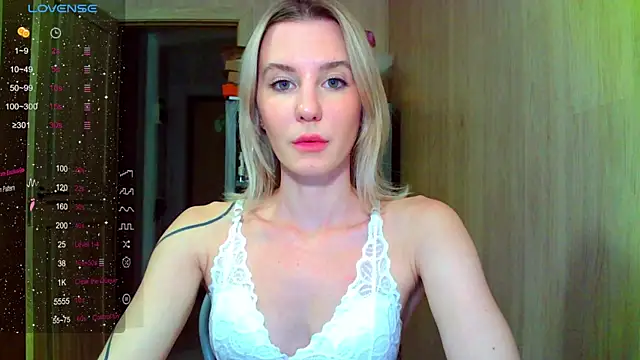 Snapshot of Caramel_piegirl chatting on 07-17-26, 07:41 Caramel piegirl online show from 07-17-26, 07:41