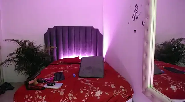 Snapshot of moree_Queen chatting on 02-09-25, 02:06 moree Queen online show from 02-09-25, 02:06