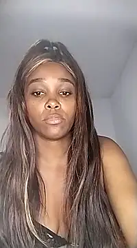 Snapshot of moree_Queen chatting on 02-15-25, 02:11 moree Queen online show from 02-15-25, 02:11