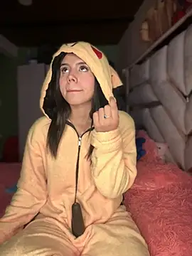 Snapshot of Laura-Khalifa chatting on 11-17-25, 07:58 Laura-Khalifa online show from 11-17-25, 07:58