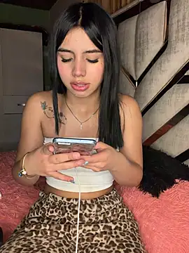 Laura-Khalifa online show from 02-05-26, 07:35