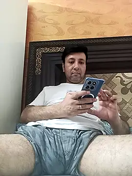 Snapshot of innocentboy1987 chatting on 05-18-26, 09:37 innocentboy1987 online show from 05-18-26, 09:37