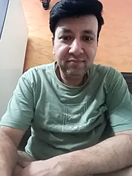 Snapshot of innocentboy1987 chatting on 05-19-26, 04:35 innocentboy1987 online show from 05-19-26, 04:35