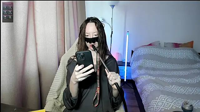 holyharlot online show from 03-17-25, 09:33