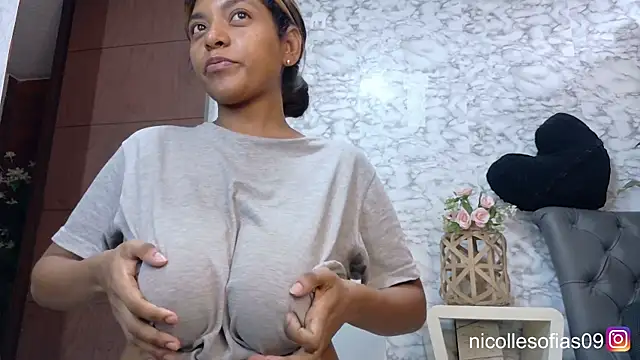 Snapshot of nicollesofia2 chatting on 06-09-26, 05:24 nicollesofia2 online show from 06-09-26, 05:24