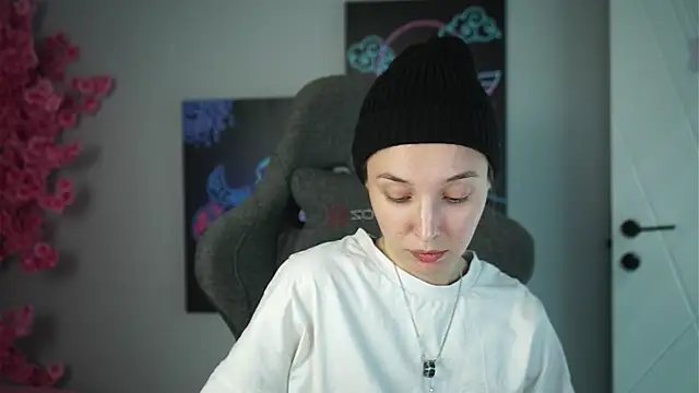 PhilippaAdamas online show from 10-12-25, 02:54