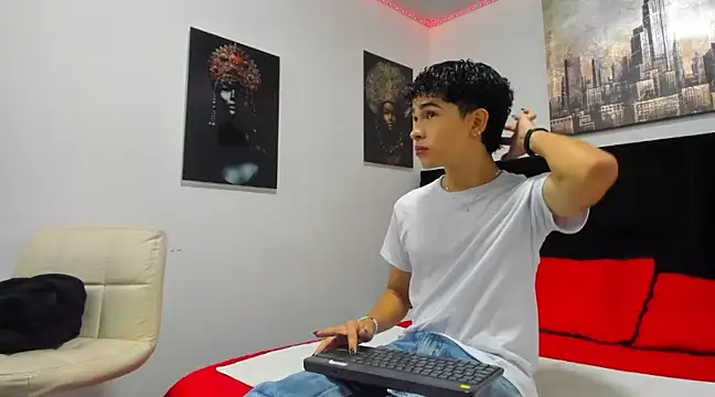 Aiiden 15 online show from 02-19-25, 03:05