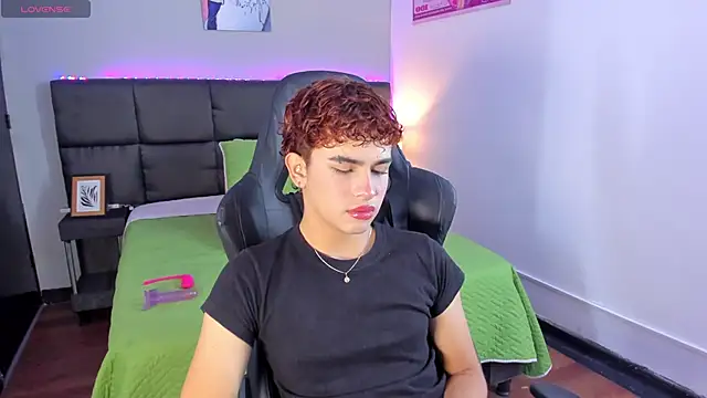 Aiiden 15 online show from 12-20-25, 12:56