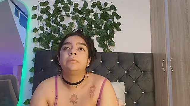 lauravince online show from 06-17-26, 12:02