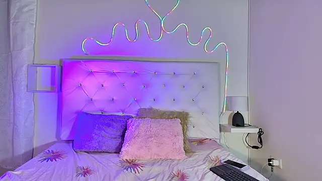 ariana smiith online show from 02-20-25, 09:31