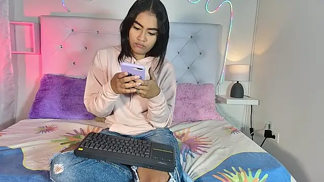 ariana smiith online show from 03-01-25, 01:18