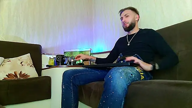 Snapshot of JamieNoxus chatting on 03-07-25, 08:22 JamieNoxus online show from 03-07-25, 08:22