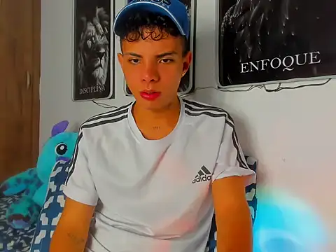 Snapshot of Alessandro_1610 chatting on 02-12-25, 05:37 Alessandro 1610 online show from 02-12-25, 05:37