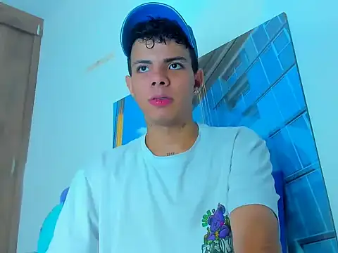 Snapshot of Alessandro_1610 chatting on 02-25-25, 12:55 Alessandro 1610 online show from 02-25-25, 12:55