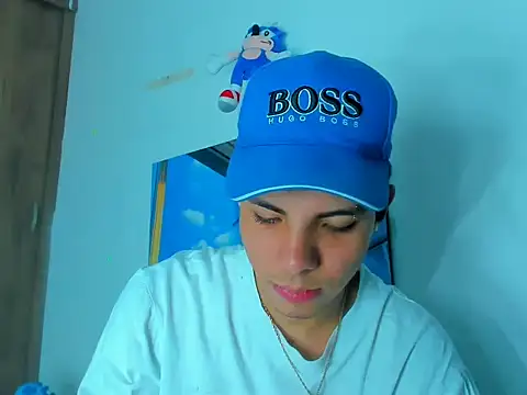 Snapshot of Alessandro_1610 chatting on 02-28-25, 04:43 Alessandro 1610 online show from 02-28-25, 04:43