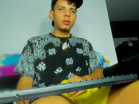 Snapshot of Alessandro_1610 chatting on 09-19-25, 02:13 Alessandro 1610 online show from 09-19-25, 02:13