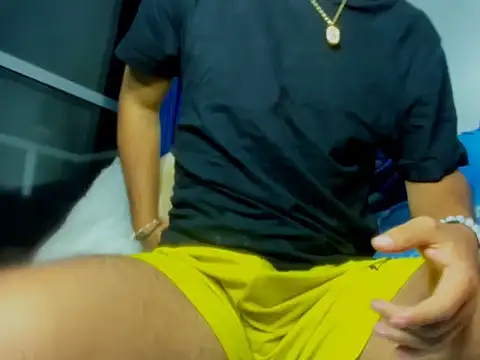 Snapshot of Alessandro_1610 chatting on 09-25-25, 03:43 Alessandro 1610 online show from 09-25-25, 03:43