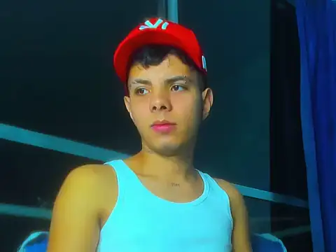 Snapshot of Alessandro_1610 chatting on 11-22-25, 07:18 Alessandro 1610 online show from 11-22-25, 07:18