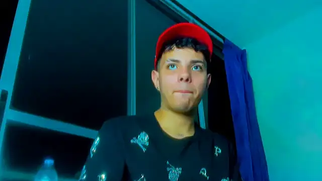 Snapshot of Alessandro_1610 chatting on 12-05-25, 06:22 Alessandro 1610 online show from 12-05-25, 06:22