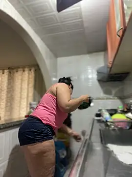 Carola-Ross online show from 04-12-26, 05:07