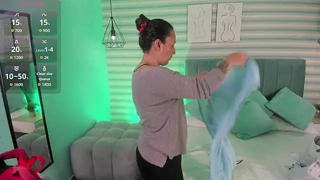 abby apple online show from 10-11-25, 01:42