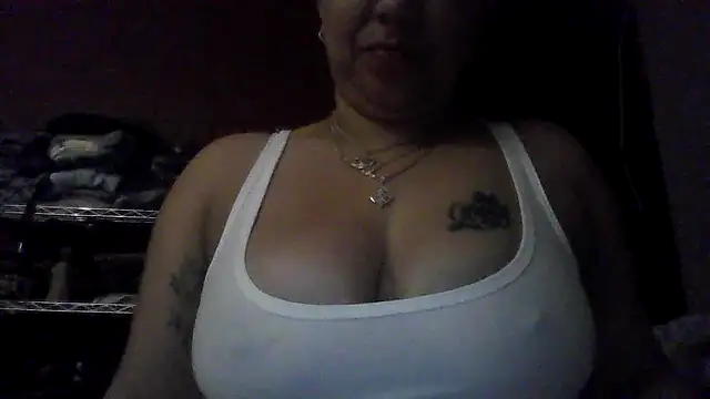 Snapshot of SweetSexyLatina chatting on 06-23-26, 02:15 SweetSexyLatina online show from 06-23-26, 02:15