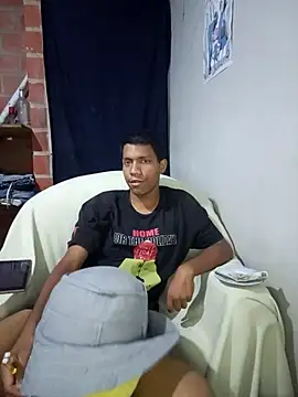 Snapshot of jr121221 chatting on 02-13-25, 03:50 jr121221 online show from 02-13-25, 03:50