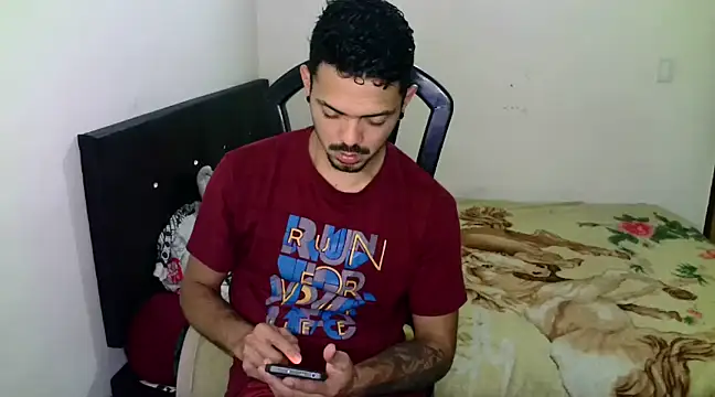 Snapshot of chocolatino16 chatting on 03-21-25, 03:44 chocolatino16 online show from 03-21-25, 03:44