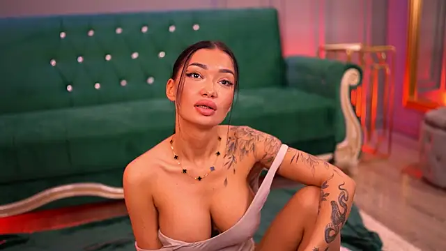 Snapshot of SashaFerrera chatting on 02-20-25, 10:04 SashaFerrera online show from 02-20-25, 10:04