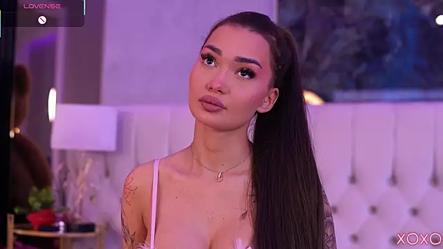 Snapshot of SashaFerrera chatting on 09-30-25, 06:24 SashaFerrera online show from 09-30-25, 06:24