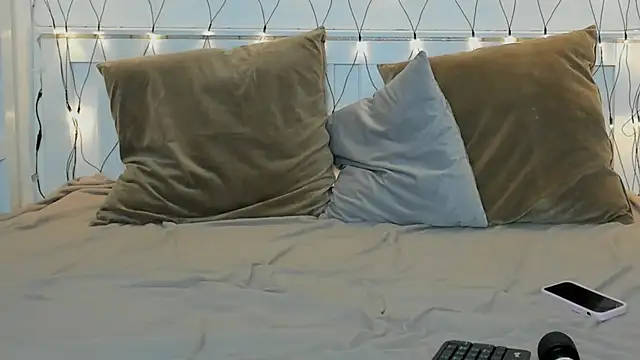 EmilyEclair online show from 02-24-25, 05:09