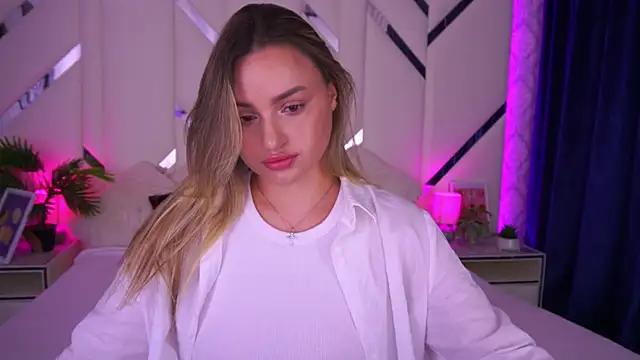 Snapshot of LindsieGreyy chatting on 09-24-25, 06:17 LindsieGreyy online show from 09-24-25, 06:17