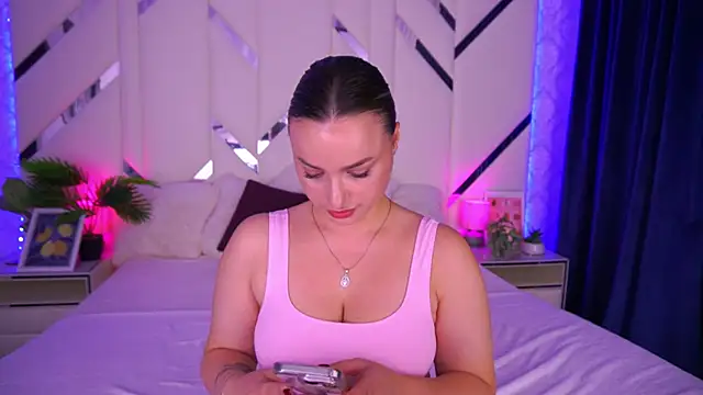 Snapshot of LindsieGreyy chatting on 10-05-25, 07:07 LindsieGreyy online show from 10-05-25, 07:07