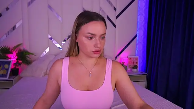 Snapshot of LindsieGreyy chatting on 10-14-25, 07:20 LindsieGreyy online show from 10-14-25, 07:20