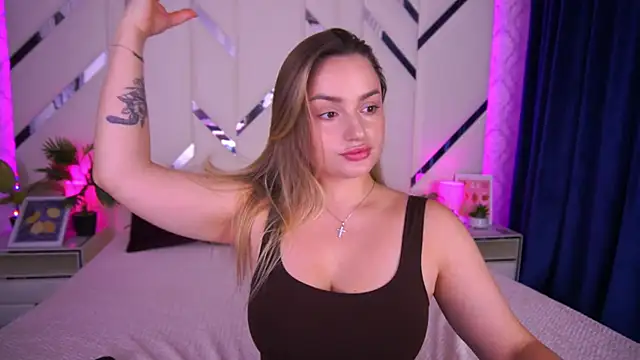 Snapshot of LindsieGreyy chatting on 10-17-25, 07:11 LindsieGreyy online show from 10-17-25, 07:11