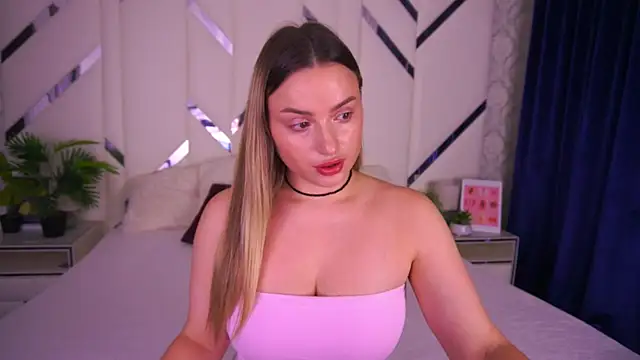 Snapshot of LindsieGreyy chatting on 11-08-25, 08:03 LindsieGreyy online show from 11-08-25, 08:03