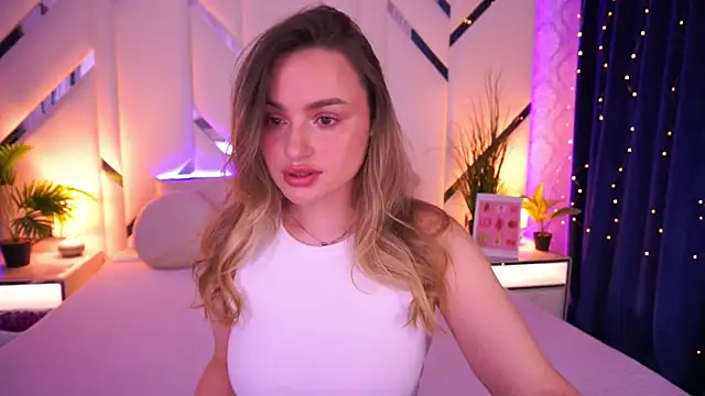 Snapshot of LindsieGreyy chatting on 02-23-26, 08:22 LindsieGreyy online show from 02-23-26, 08:22