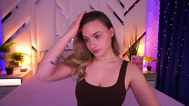 Snapshot of LindsieGreyy chatting on 02-27-26, 08:25 LindsieGreyy online show from 02-27-26, 08:25