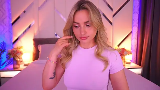 LindsieGreyy online show from 07-04-26, 01:06