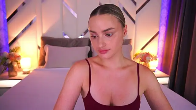 LindsieGreyy online show from 07-14-26, 01:17