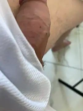 Snapshot of obranquinho21cm chatting on 02-24-25, 04:58 obranquinho21cm online show from 02-24-25, 04:58